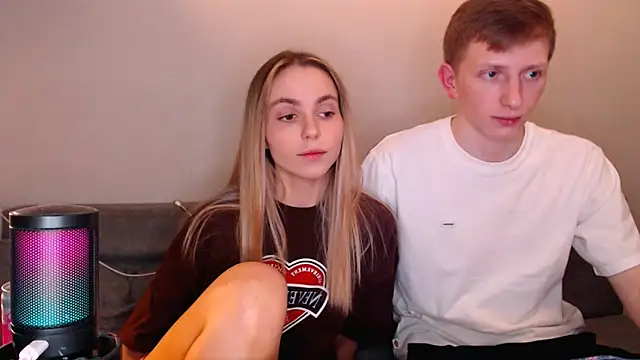 Snapshot of juliaanddima chatting on December 4, 10:29 pm juliaanddima online show from December 4, 10:29 pm