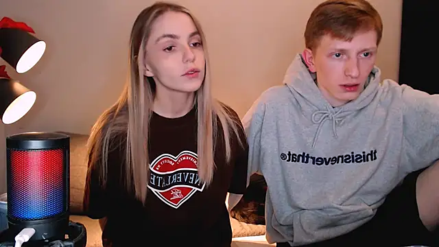 Snapshot of juliaanddima chatting on December 14, 10:36 pm juliaanddima online show from December 14, 10:36 pm