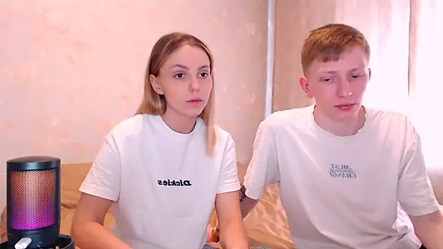 juliaanddima online show from March 18, 7:22 am