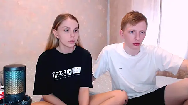 juliaanddima online show from May 19, 8:09 am