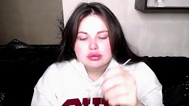 Emily Mo online show from October 24, 8:11 am