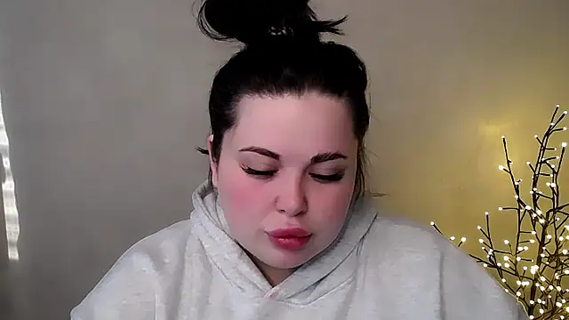 Emily Mo online show from November 25, 6:57 am