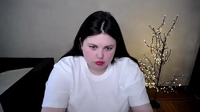 Snapshot of Emily_Mo chatting on May 8, 5:46 am Emily Mo online show from May 8, 5:46 am