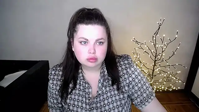 Snapshot of Emily_Mo chatting on May 13, 5:49 am Emily Mo online show from May 13, 5:49 am