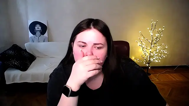 Snapshot of Emily_Mo chatting on June 20, 6:16 am Emily Mo online show from June 20, 6:16 am