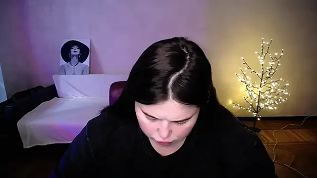 Snapshot of Emily_Mo chatting on June 26, 5:56 am Emily Mo online show from June 26, 5:56 am