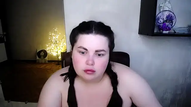 Snapshot of Emily_Mo chatting on June 28, 6:08 am Emily Mo online show from June 28, 6:08 am