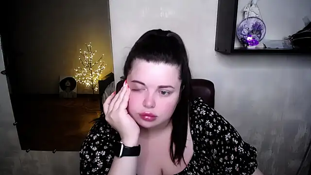 Snapshot of Emily_Mo chatting on July 1, 6:15 am Emily Mo online show from July 1, 6:15 am