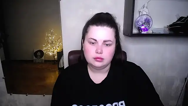 Snapshot of Emily_Mo chatting on July 2, 5:57 am Emily Mo online show from July 2, 5:57 am