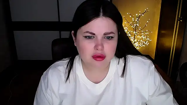 Snapshot of Emily_Mo chatting on July 8, 6:07 am Emily Mo online show from July 8, 6:07 am