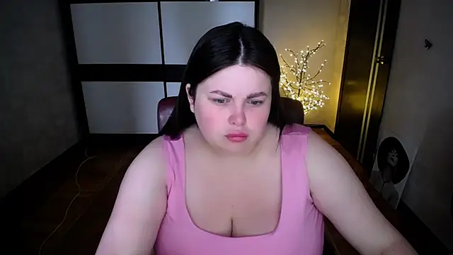 Snapshot of Emily_Mo chatting on July 9, 6:28 am Emily Mo online show from July 9, 6:28 am