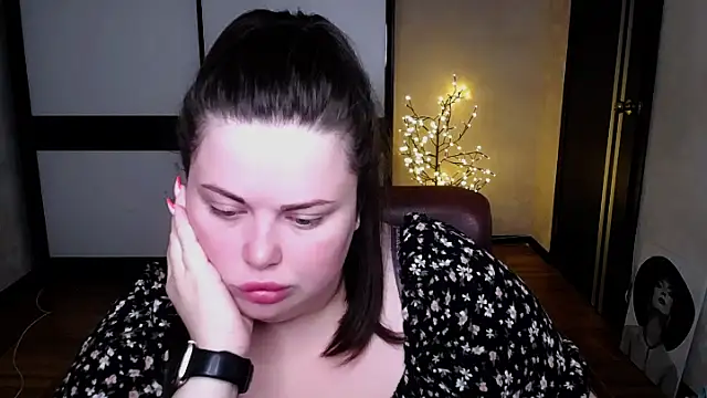 Snapshot of Emily_Mo chatting on July 15, 5:45 am Emily Mo online show from July 15, 5:45 am