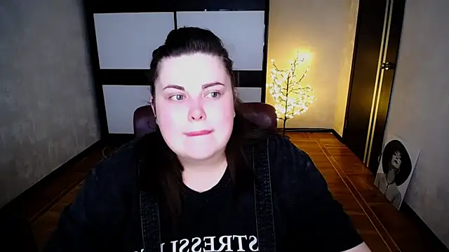 Snapshot of Emily_Mo chatting on July 25, 5:38 am Emily Mo online show from July 25, 5:38 am