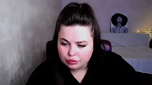 Snapshot of Emily_Mo chatting on August 5, 7:44 am Emily Mo online show from August 5, 7:44 am