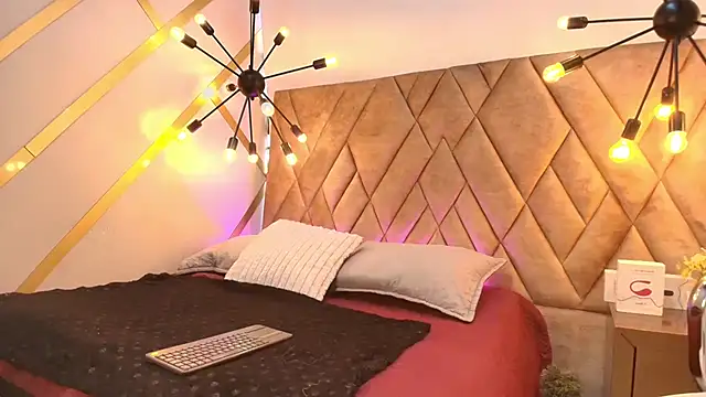 mia thompsonn  online show from July 16, 2:34 pm