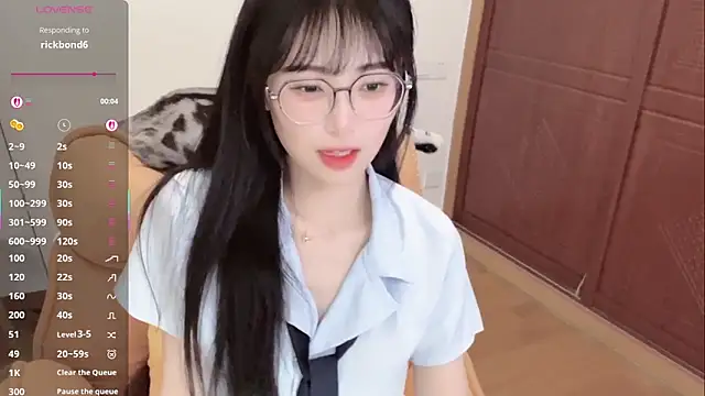 4uoki online show from February 15, 3:42 pm