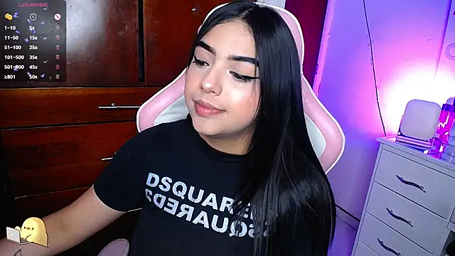 Snapshot of eva_six chatting on December 4, 8:29 pm eva six online show from December 4, 8:29 pm