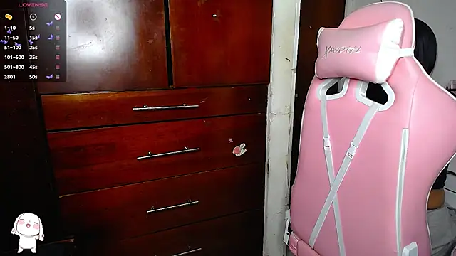 Snapshot of eva_six chatting on December 9, 8:44 pm eva six online show from December 9, 8:44 pm