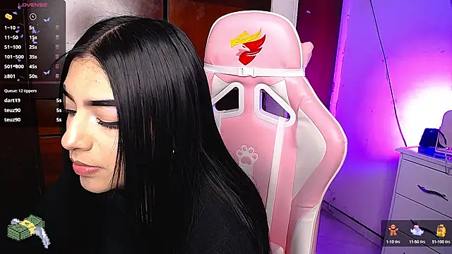 Snapshot of eva_six chatting on December 19, 10:53 pm eva six online show from December 19, 10:53 pm