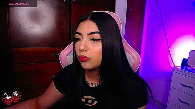 Snapshot of eva_six chatting on December 27, 8:07 pm eva six online show from December 27, 8:07 pm