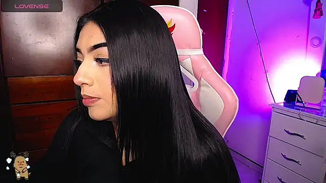 Snapshot of eva_six chatting on January 17, 8:33 pm eva six online show from January 17, 8:33 pm