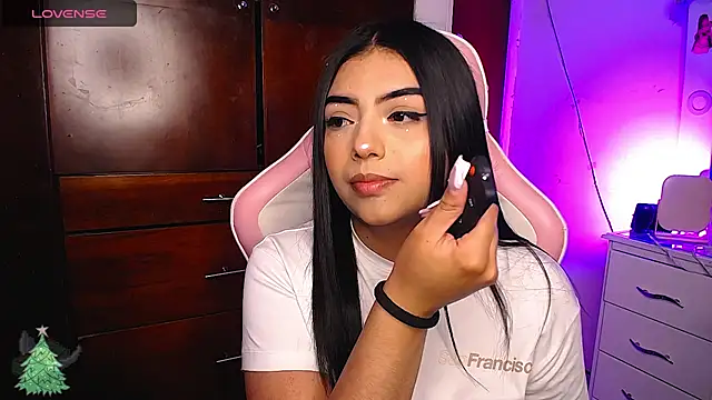 Snapshot of eva_six chatting on January 25, 12:48 am eva six online show from January 25, 12:48 am