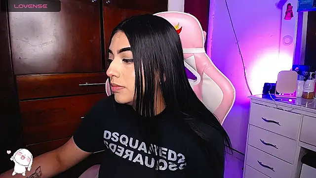 Snapshot of eva_six chatting on February 21, 2:50 am eva six online show from February 21, 2:50 am