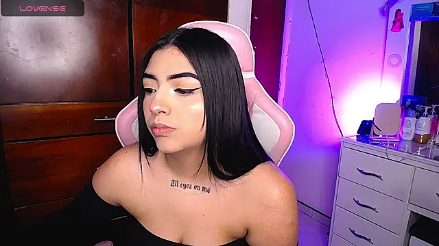 Snapshot of eva_six chatting on February 25, 1:41 am eva six online show from February 25, 1:41 am