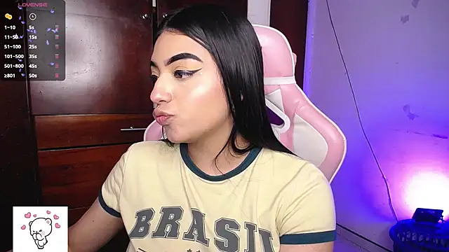 Snapshot of eva_six chatting on November 25, 10:32 pm eva six online show from November 25, 10:32 pm
