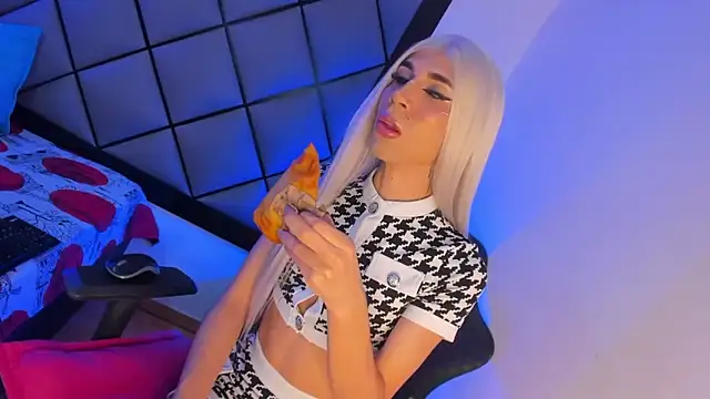 Snapshot of GeorginaCute_ chatting on November 29, 12:30 pm GeorginaCute online show from November 29, 12:30 pm