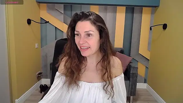 EllaLong online show from January 2, 3:40 pm