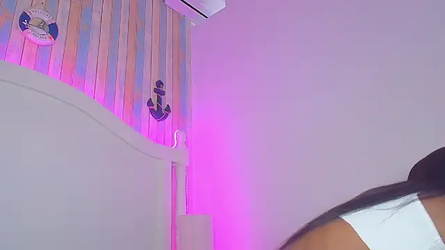 NaiaGils online show from February 18, 6:47 pm