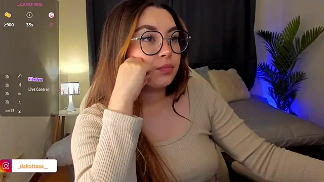 dakottaa  online show from October 21, 11:38 pm