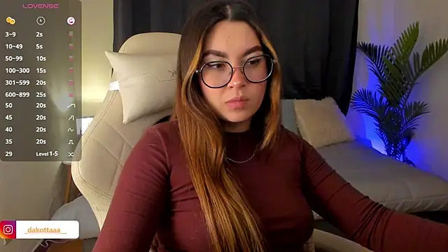 dakottaa  online show from November 7, 11:38 pm