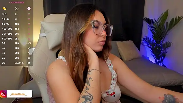 dakottaa  online show from November 15, 11:21 pm