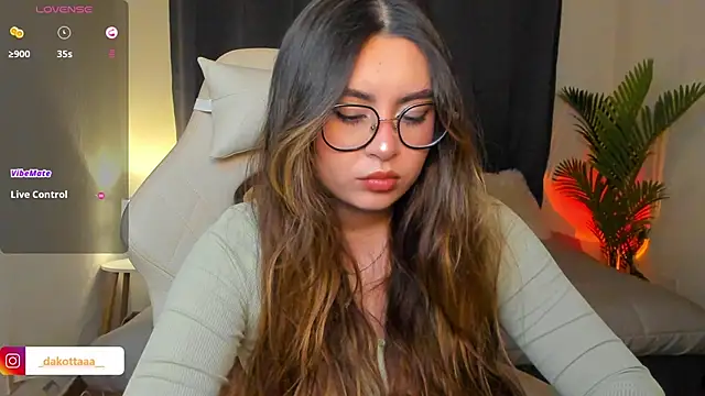 dakottaa  online show from March 13, 11:33 pm