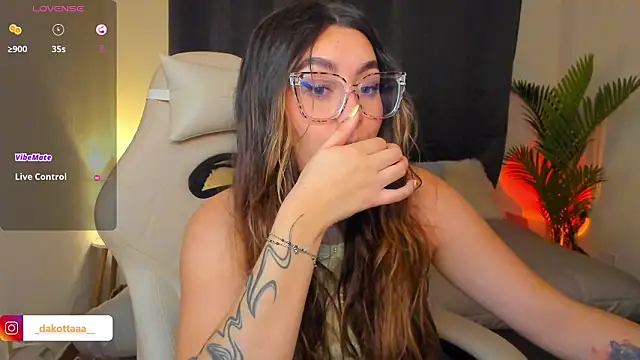 dakottaa  online show from March 16, 11:31 pm