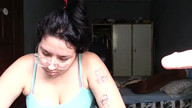 Snapshot of DanelyLopez chatting on May 15, 7:43 pm DanelyLopez online show from May 15, 7:43 pm