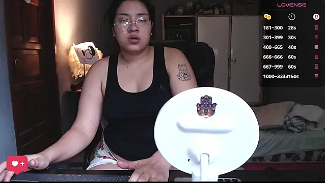 Snapshot of DanelyLopez chatting on May 30, 8:50 pm DanelyLopez online show from May 30, 8:50 pm