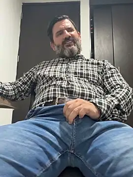 Snapshot of Maxi_TheBigDaddy chatting on June 4, 11:05 am Maxi TheBigDaddy online show from June 4, 11:05 am