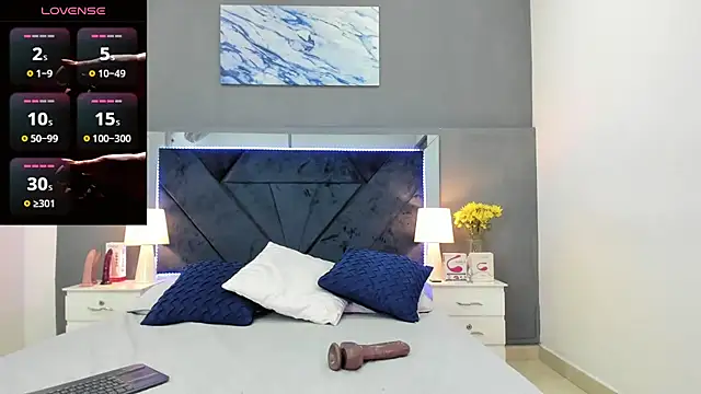 Lauralove 69 online show from November 7, 8:20 pm