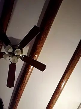 Thicknjuicy1986 online show from March 16, 7:23 am