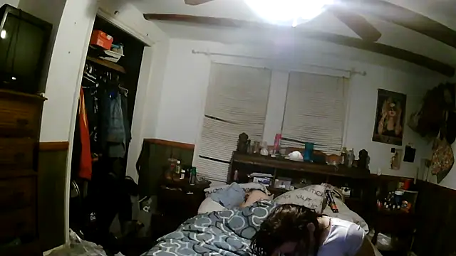 Thicknjuicy1986 online show from March 29, 9:31 am