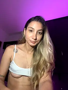 Snapshot of DanikRosse chatting on December 3, 4:53 am DanikRosse online show from December 3, 4:53 am