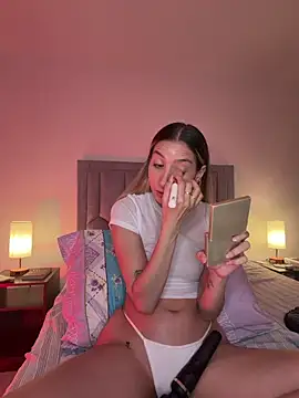 Snapshot of DanikRosse chatting on June 7, 3:32 am DanikRosse online show from June 7, 3:32 am