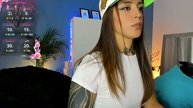 Snapshot of Megan_inked chatting on July 16, 3:23 am Megan inked online show from July 16, 3:23 am