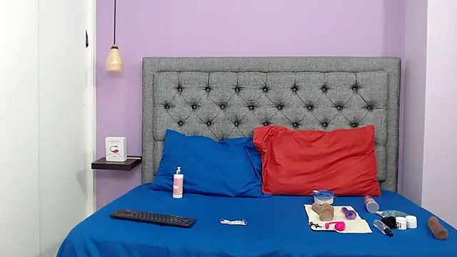 LilaSuni online show from December 5, 2:22 pm