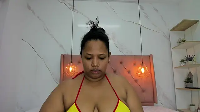 Snapshot of Belle_Brunette chatting on June 27, 12:10 pm Belle Brunette online show from June 27, 12:10 pm