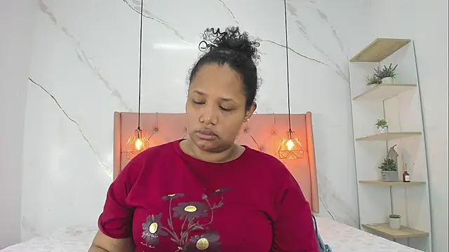 Snapshot of Belle_Brunette chatting on July 15, 12:10 pm Belle Brunette online show from July 15, 12:10 pm