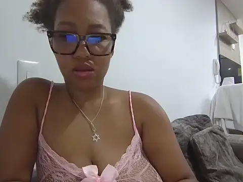 Snapshot of megan-hotxx chatting on July 2, 3:56 am megan-hotxx online show from July 2, 3:56 am
